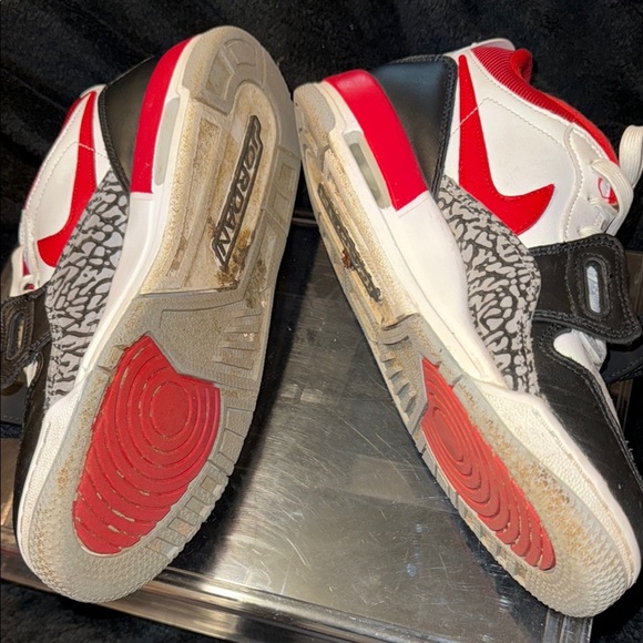 Nike Red and Black Sneakers Classic Low-Top Design - Picture 11 of 13